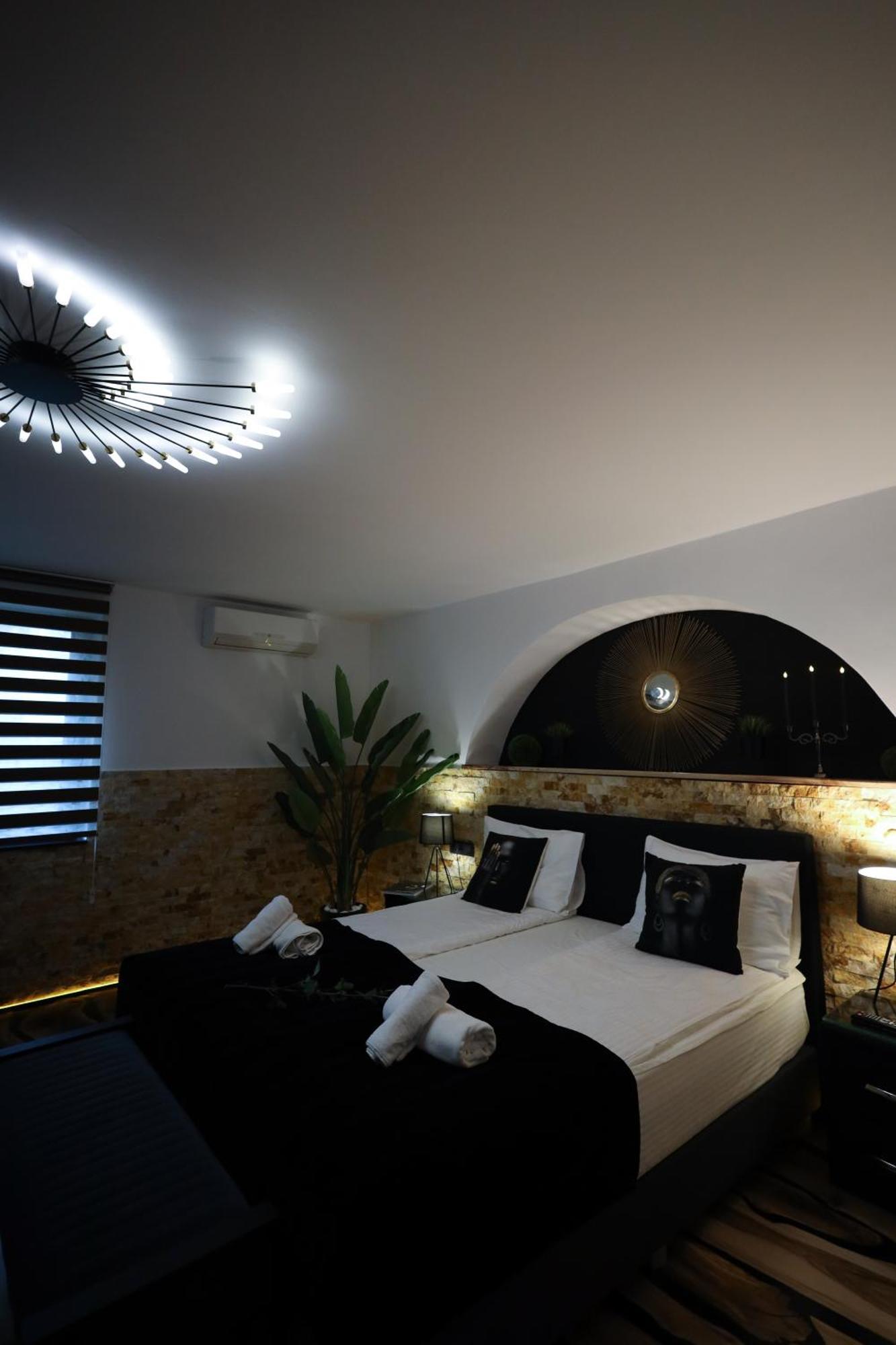 Demiani House Apartment Sibiu Bagian luar foto